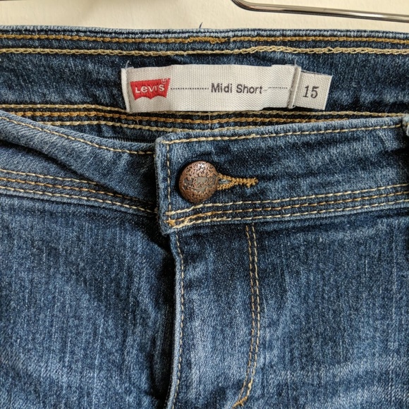 [Levi's] Dark Wash Distressed Raw Hem Midi Short - Picture 4 of 8